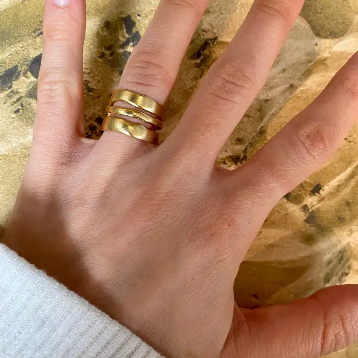 Wavy Line Ring Gold